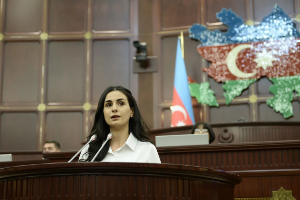 Milli Məclisdə çıxış edən şuşalı qız: Mən evimizə qayıdıram, ailəmiz babalarımın evinə qayıdır