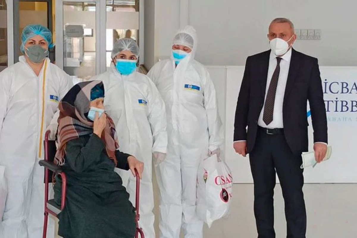 Azərbaycanda 110 yaşlı qadın koronavirusdan sağalıb - FOTO