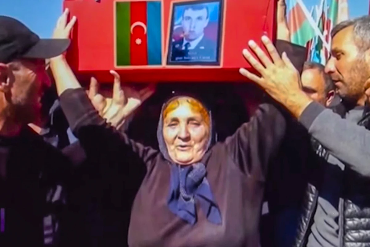 Məşhur fotodakı şəhid anası danışdı: Həmin gün yuxuma girdi - VİDEO