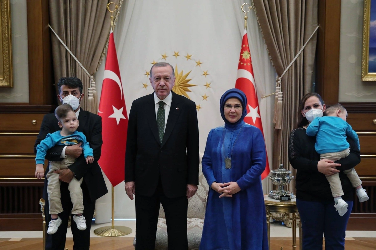 Ərdoğan əməliyyatla bir-birindən ayrılan siyam əkizlərini qəbul etdi - VİDEO