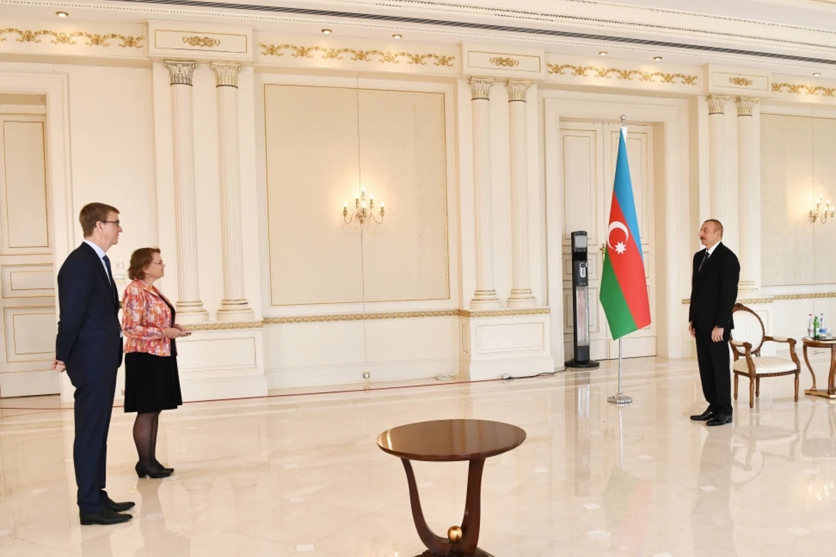 Ильхам Алиев принял верительные грамоты новоназначенного посла Нидерландов - ФОТО