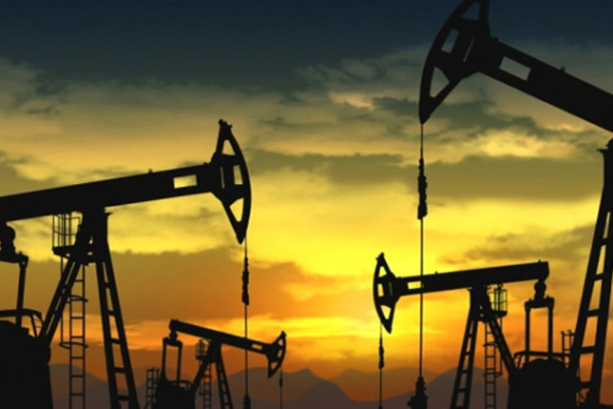 Мировые цены на нефть снижаются Мировые цены на нефть снижаются