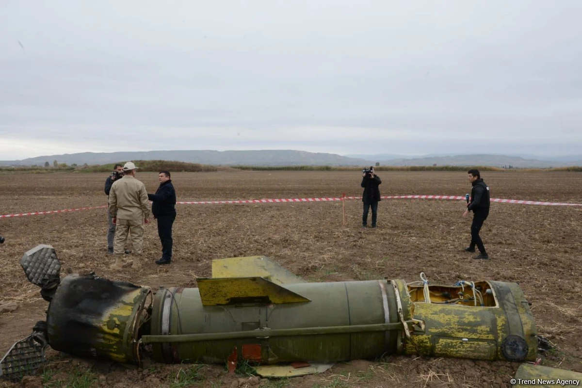 Ракета Точка-У, выпущенная ВС Армении по Физулинскому району Азербайджана - ФОТО/ВИДЕО Ракета Точка-У, выпущенная ВС Армении по Физулинскому району Азербайджана - ФОТО/ВИДЕО