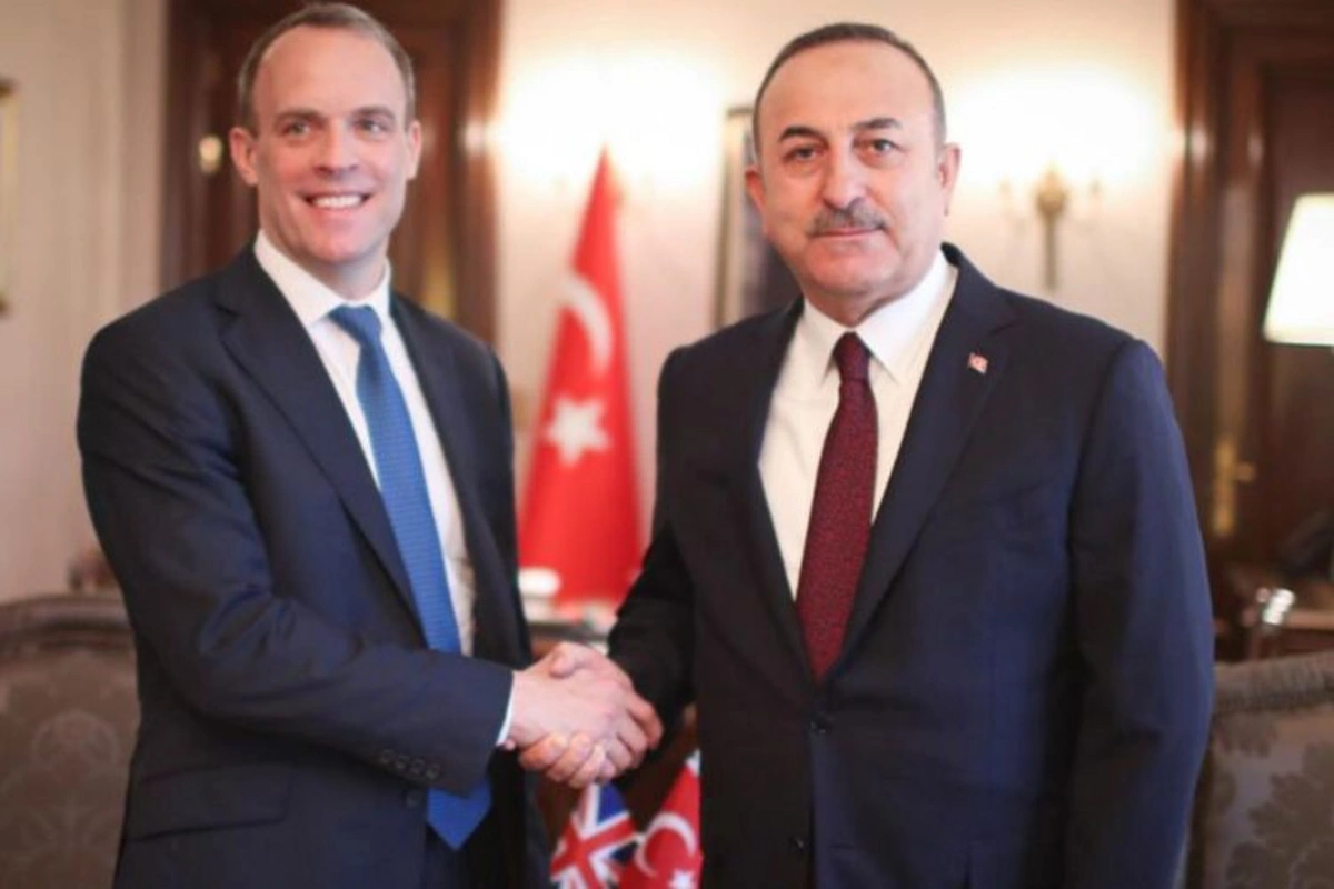 Mövlud Çavuşoğlu britaniyalı həmkarı ilə Dağlıq Qarabağ məsələsini müzakirə edib