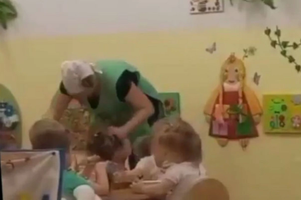 Rusiyada uşaq bağçasında qəddarlıq hər kəsi ayağa qaldırdı - VİDEO