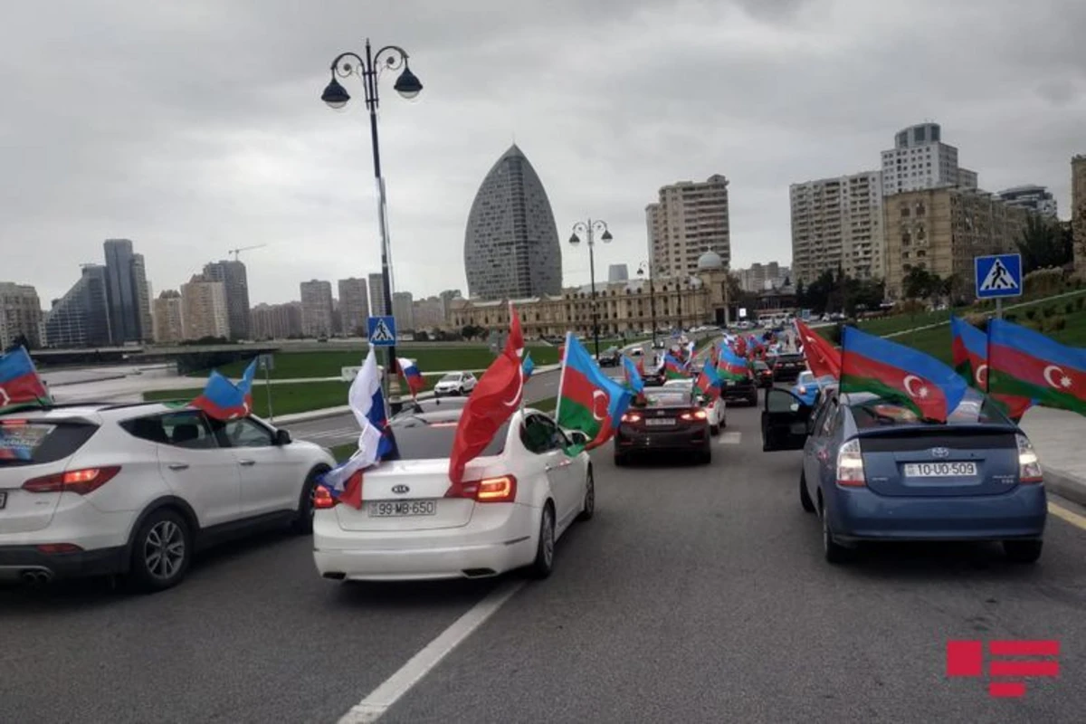 Проходит победное шествие по случаю освобождения Агдама - ФОТО