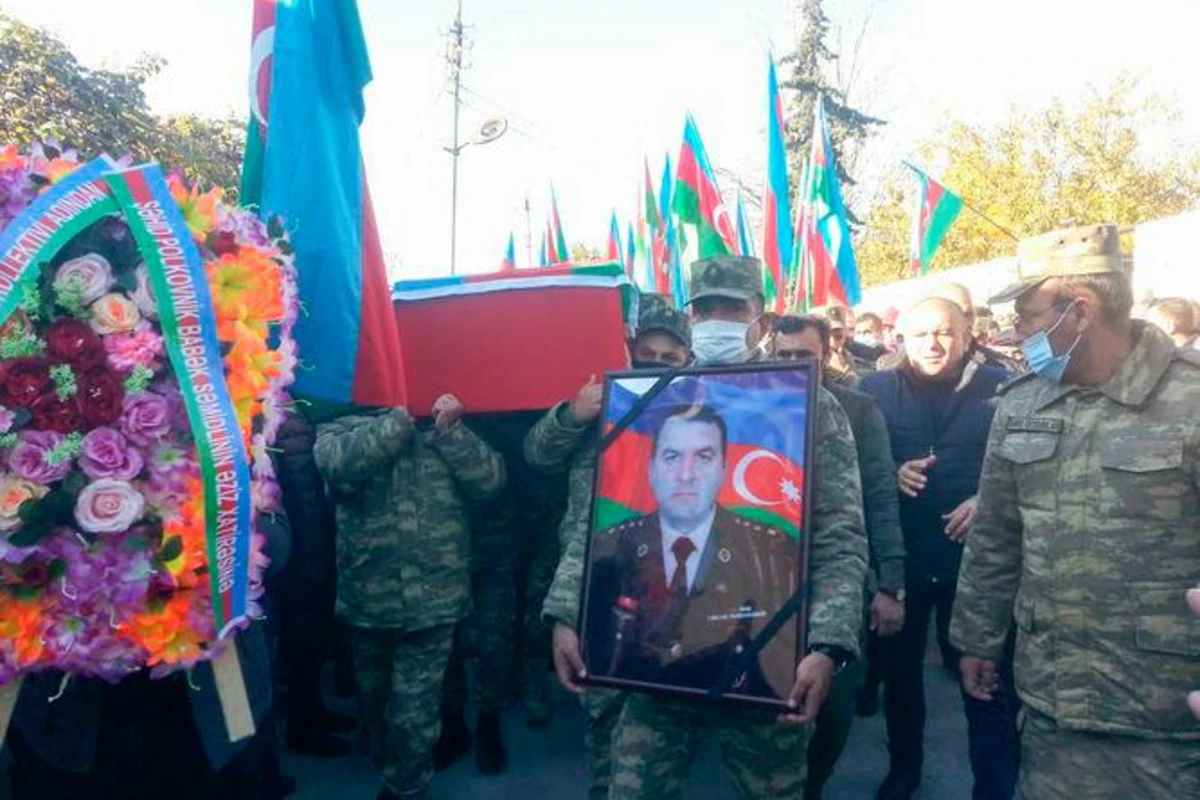 Şəhid polkovnik Babək Səmidli dəfn olunub - FOTO Şəhid polkovnik Babək Səmidli dəfn olunub - FOTO