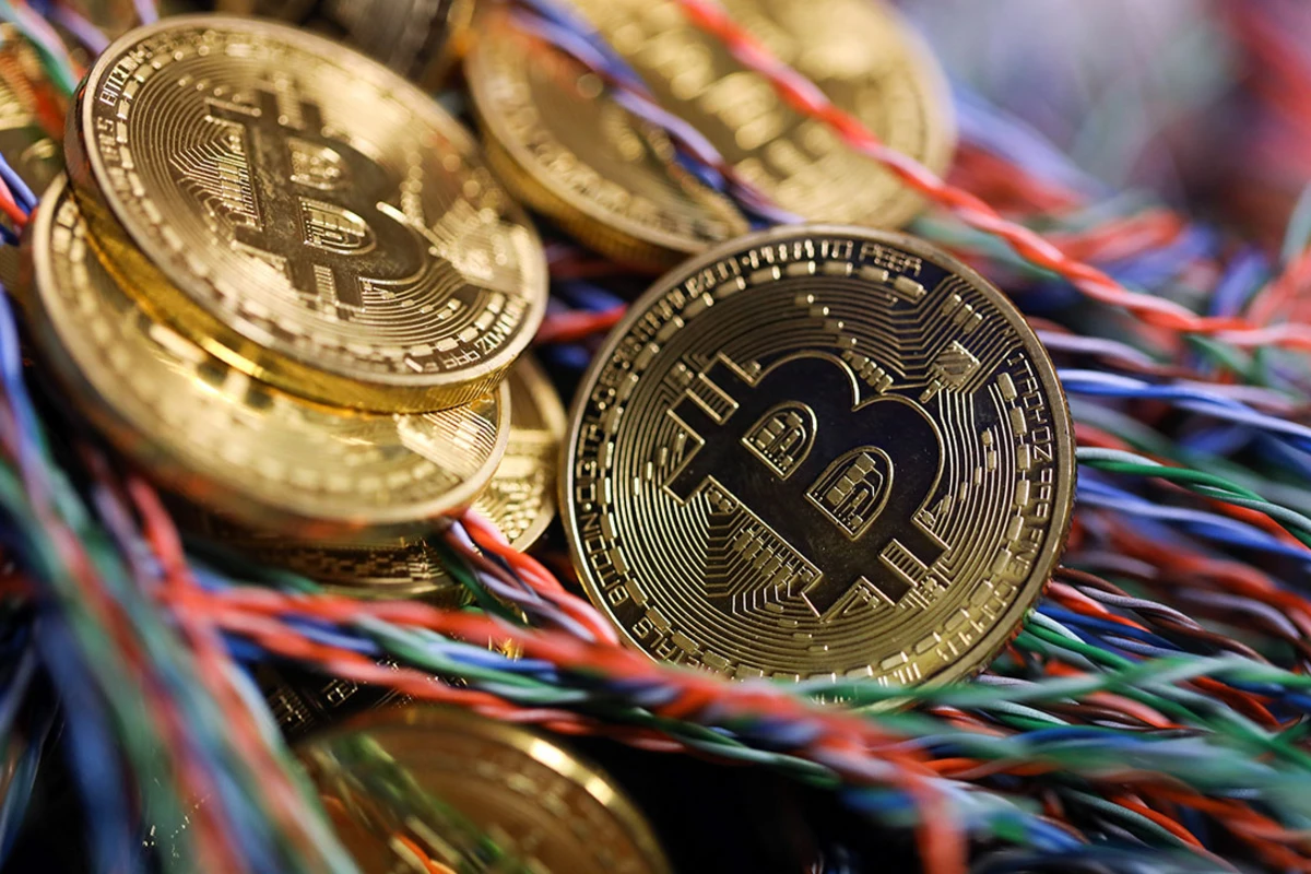 Стоимость биткоина перевалила за $19 тысяч