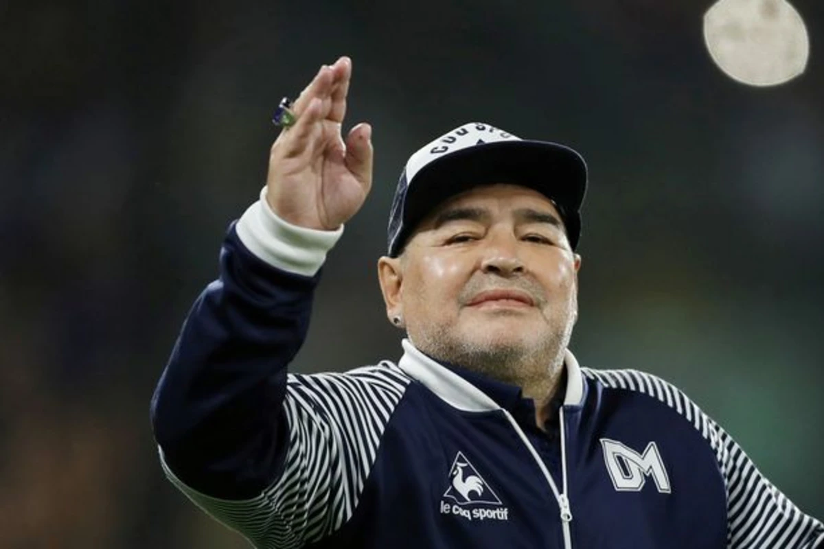 Dieqo Maradona vəfat etdi