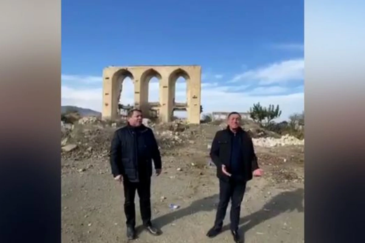Mənsum İbrahimov və Təyyar Bayramov Ağdamda “Qarabağ” mahnısını oxudular - VİDEO