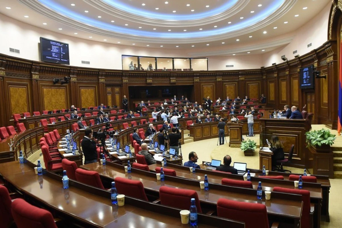 Ermənistan parlamentində dava düşüb Ermənistan parlamentində dava düşüb