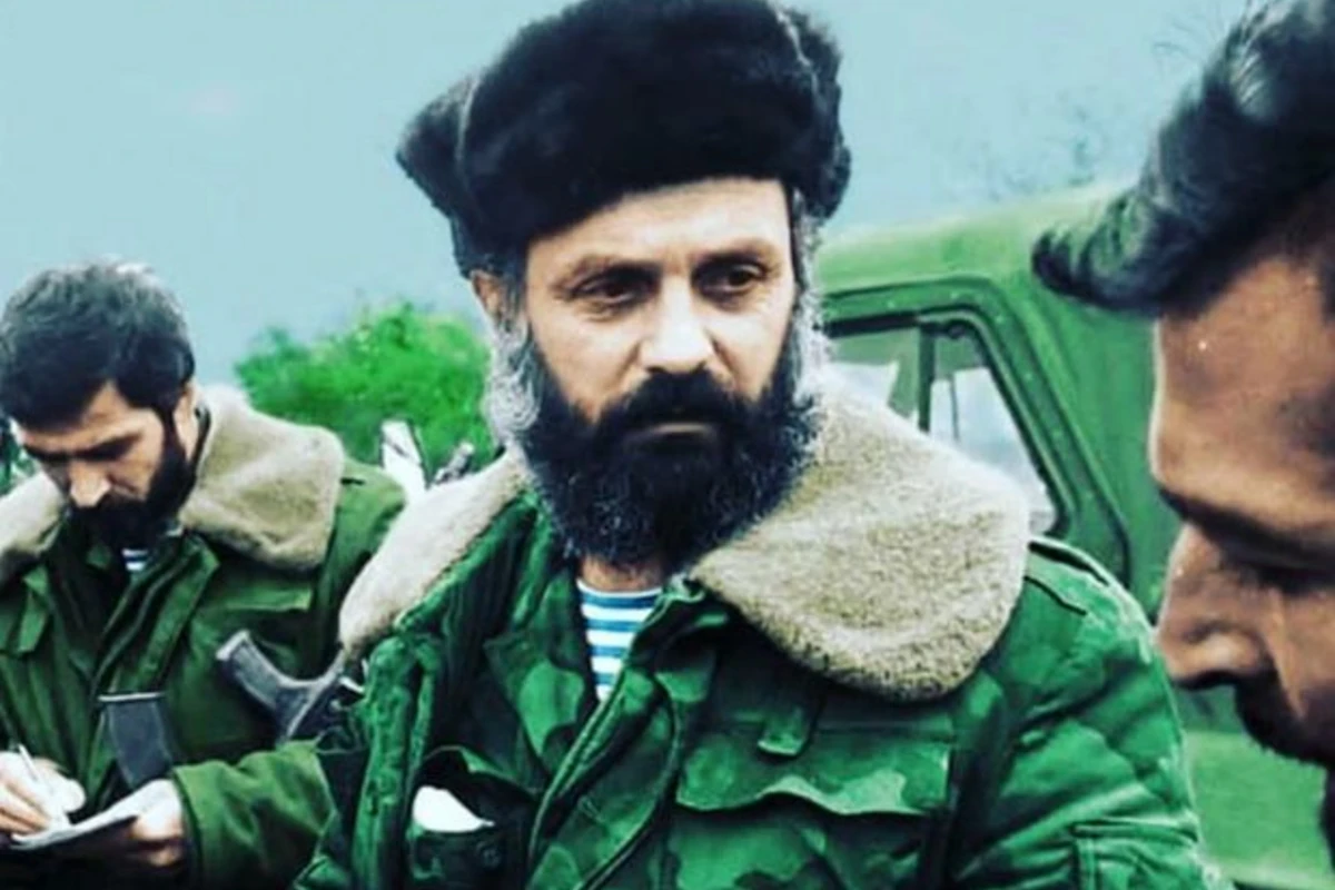 Əsgərlərimiz Ağdamda Allahverdi Bağırovun məzarını ziyarət etdi - FOTO Əsgərlərimiz Ağdamda Allahverdi Bağırovun məzarını ziyarət etdi - FOTO