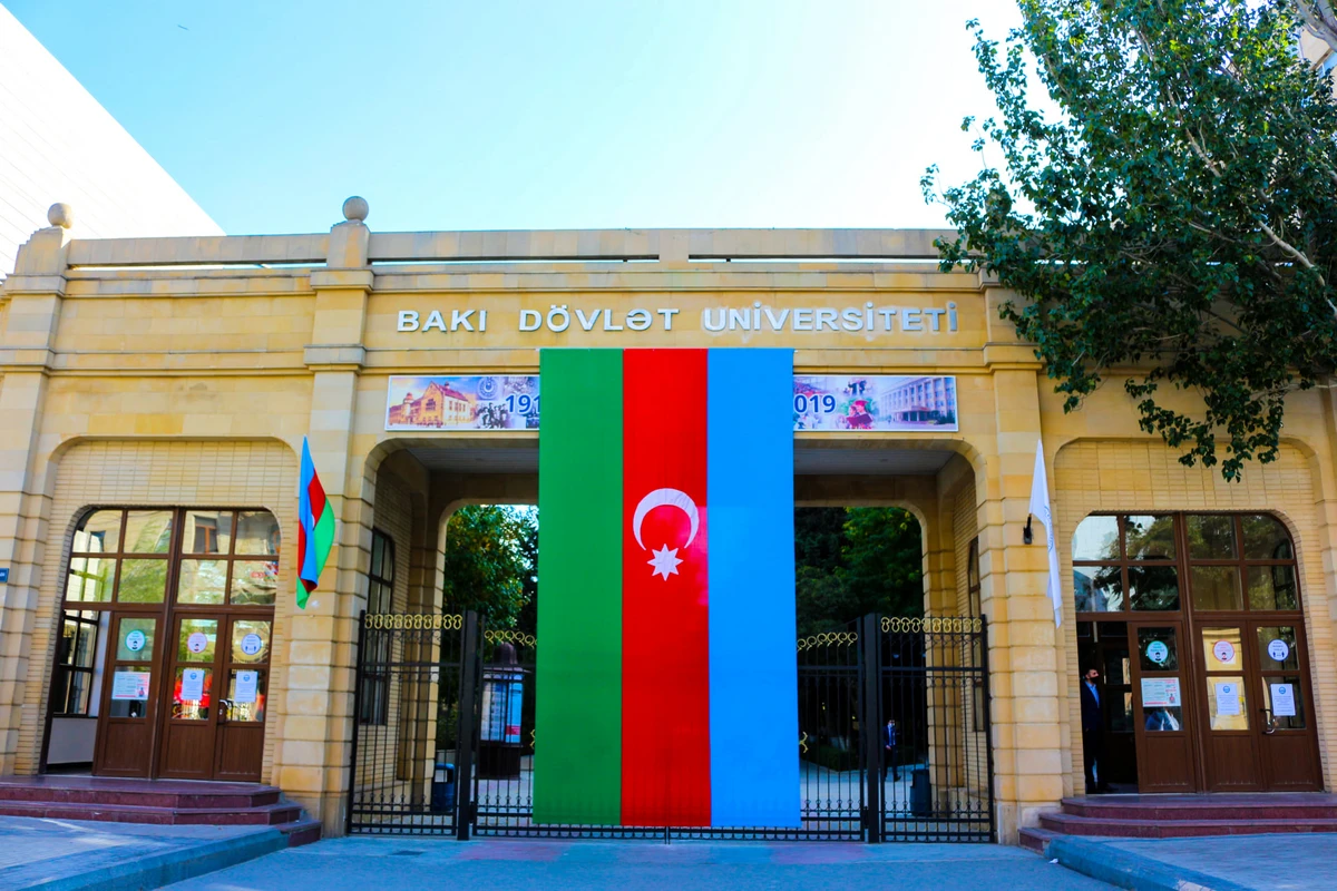 Tələbə bu görüntülərə görə BDU-dan qovuldu - VİDEO Tələbə bu görüntülərə görə BDU-dan qovuldu - VİDEO