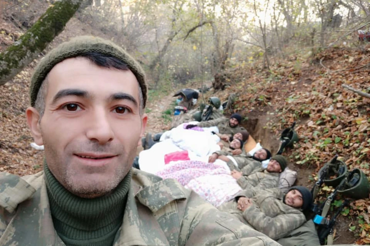 SOCAR-da çalışan əsgər: “Anasız böyümüşəm. Anam Vətənimdir!” SOCAR-da çalışan əsgər: “Anasız böyümüşəm. Anam Vətənimdir!”