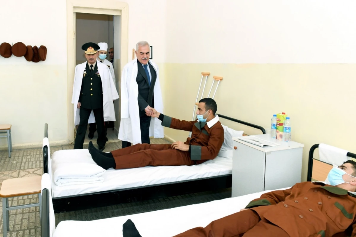 Vasif Talıbov yaralı hərbçilərlə görüşüb - FOTO Vasif Talıbov yaralı hərbçilərlə görüşüb - FOTO