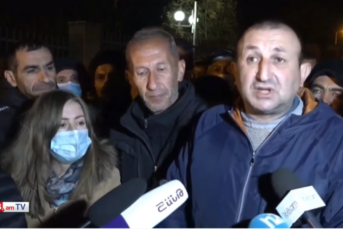 Ermənilər əsgər övladlarının əsir düşəcəyi qorxusu ilə Yerevanda aksiya keçirirlər