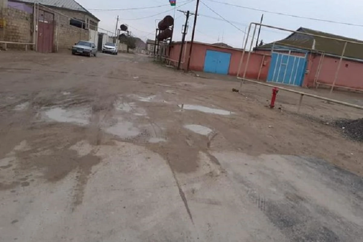 Bakıda şəhidin ailəsinin yaşadığı küçədə acınacaqlı vəziyyət - FOTO Bakıda şəhidin ailəsinin yaşadığı küçədə acınacaqlı vəziyyət - FOTO