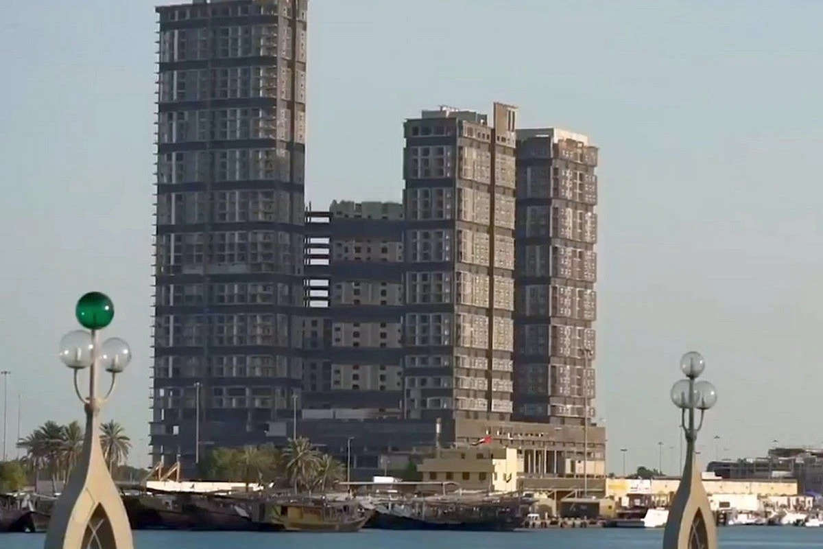 Взорвать за 10 секунд: в ОАЭ зрелищно снесли небоскреб и установили рекорд - ВИДЕО Взорвать за 10 секунд: в ОАЭ зрелищно снесли небоскреб и установили рекорд - ВИДЕО