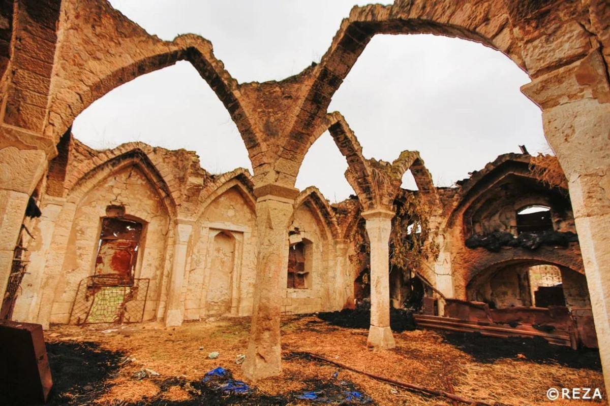 Qarabağda erməni vəhşiliyi - Dağıdılan qəbiristanlıqlar, yandırılan evlər, tövləyə çevrilən məscidlər Qarabağda erməni vəhşiliyi - Dağıdılan qəbiristanlıqlar, yandırılan evlər, tövləyə çevrilən məscidlər