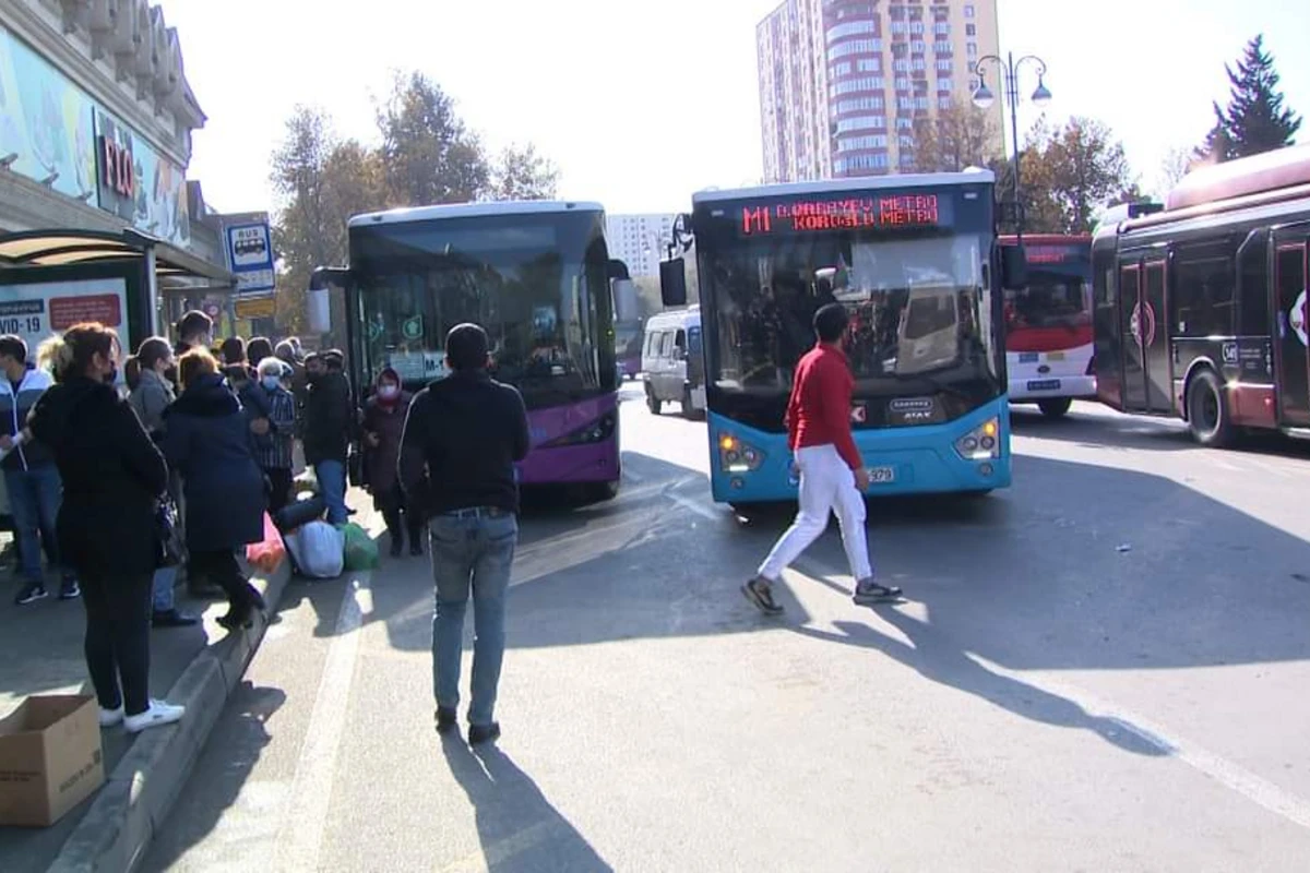 Polisdən tibbi maskadan istifadə etməyənlərə XƏBƏRDARLIQ - FOTO
