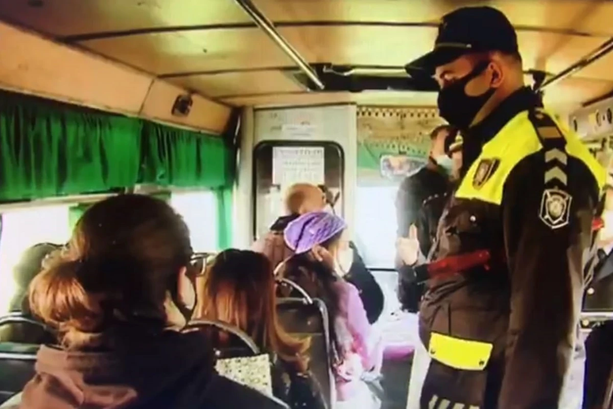 Gəncədə polis reyd keçirdi, karantini pozanlar cərimələndi - FOTO