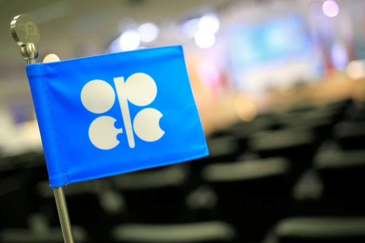 ОПЕК+ согласовал ежемесячное повышение добычи нефти