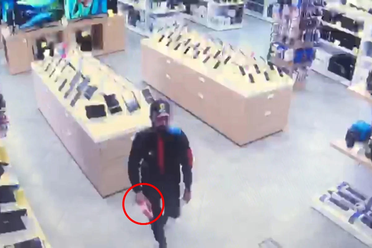 “Baku Elektronics”dən oğurluq anı - Polis oğrunu saxladı - VİDEO