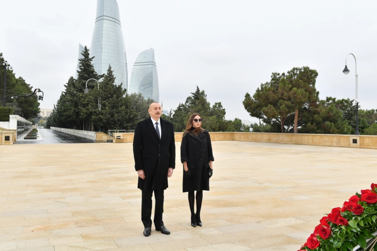 Ильхам Алиев и Мехрибан Алиева почтили память шехидов - ВИДЕО