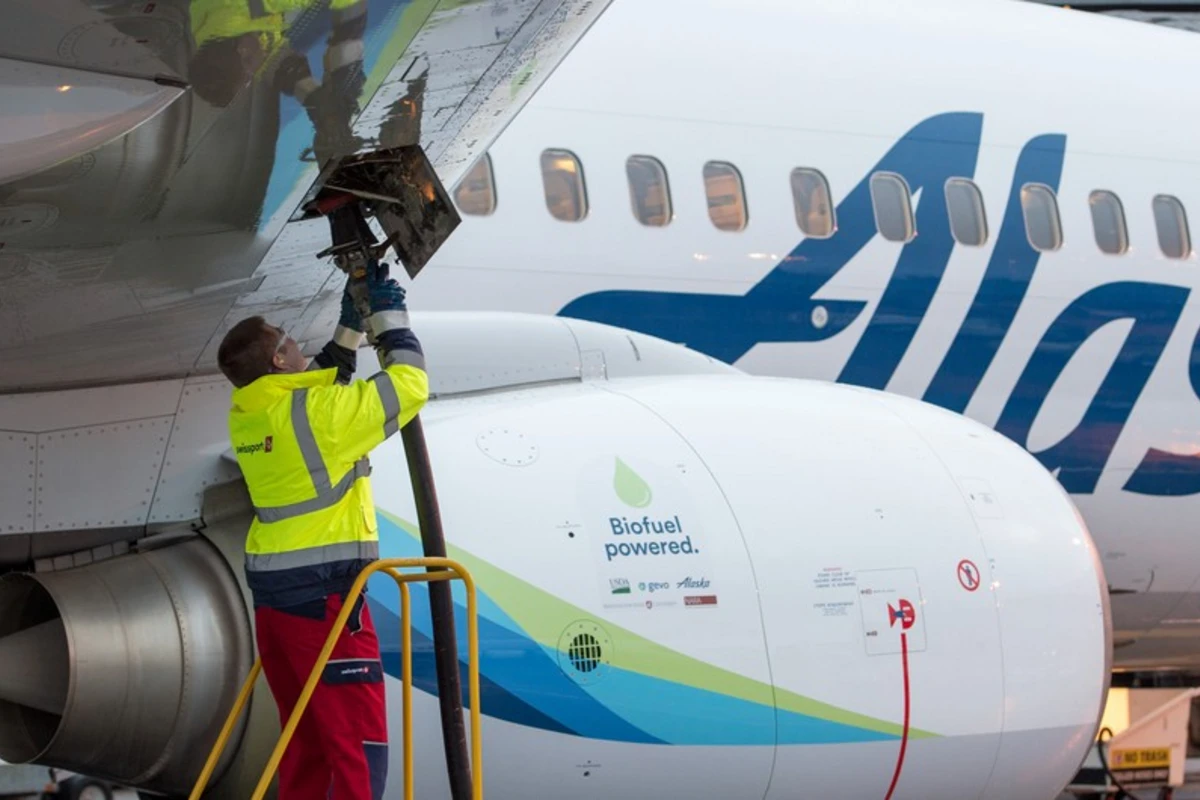 SOCAR ötən ay Ukraynaya idxal etdiyi aviasiya yanacağının həcmini açıqladı SOCAR ötən ay Ukraynaya idxal etdiyi aviasiya yanacağının həcmini açıqladı