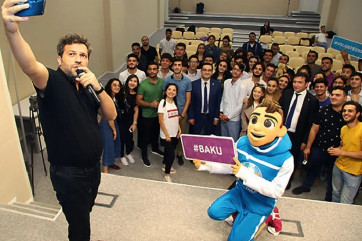 Taleh Yüzbəyov Azərbaycan könüllülərini təbrik etdi - FOTO