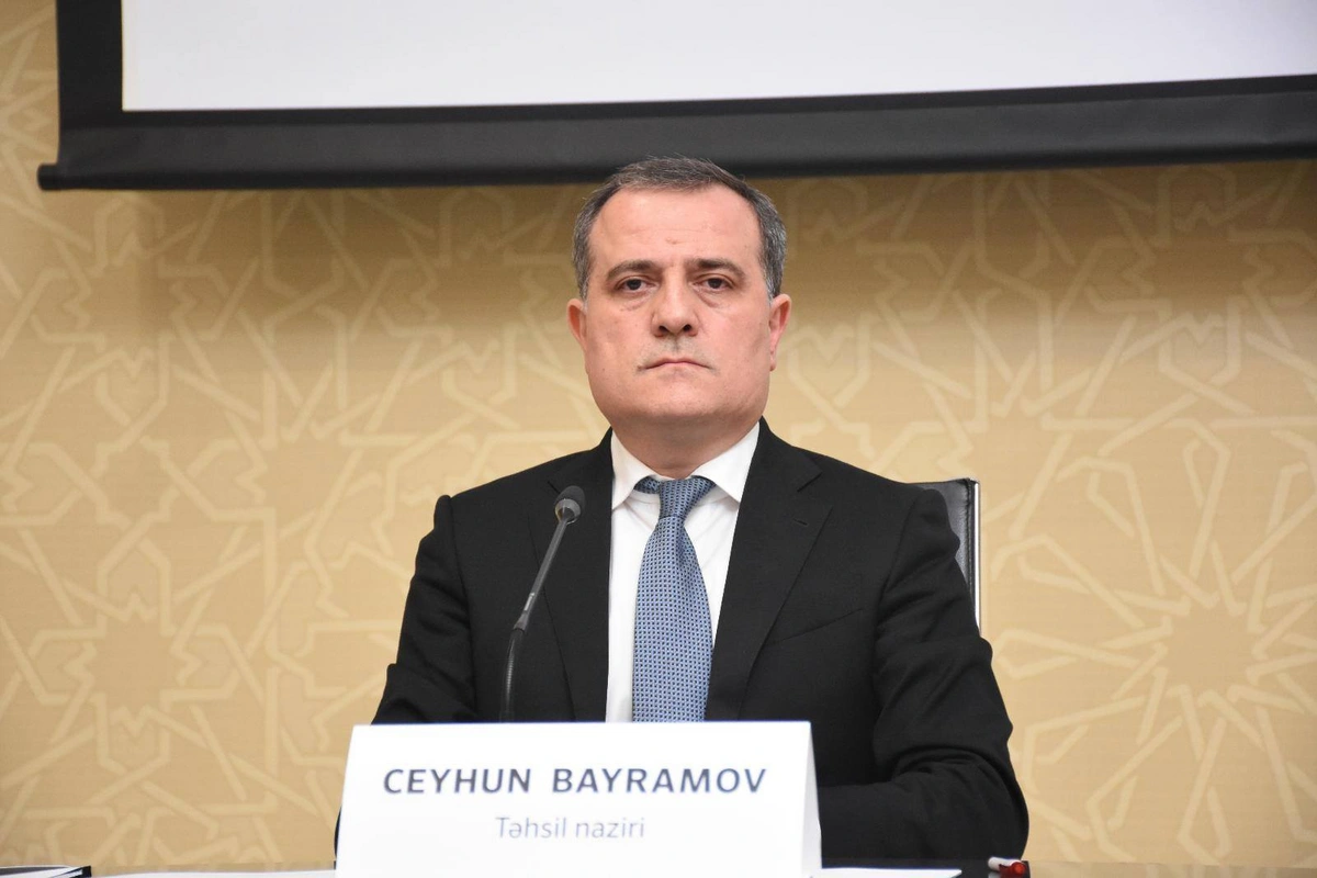 Глава МИД Азербайджана посетит Иран