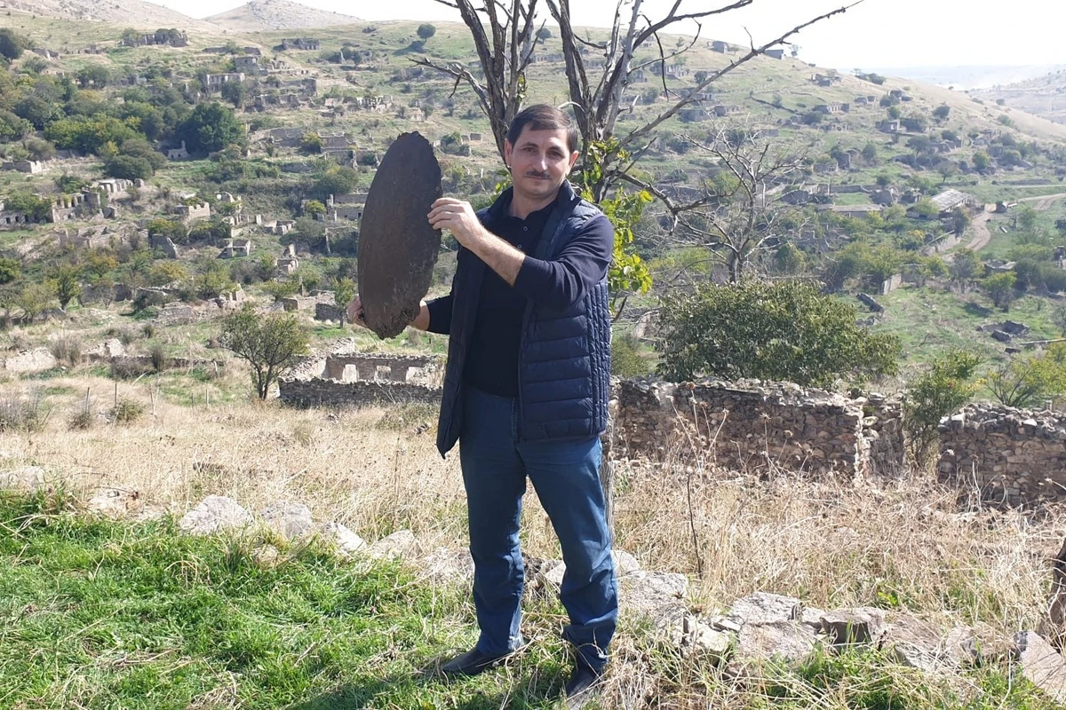 Anar Cəbrayıllı 27 il sonra işğaldan azad olunan evlərinə getdi - FOTO Anar Cəbrayıllı 27 il sonra işğaldan azad olunan evlərinə getdi - FOTO