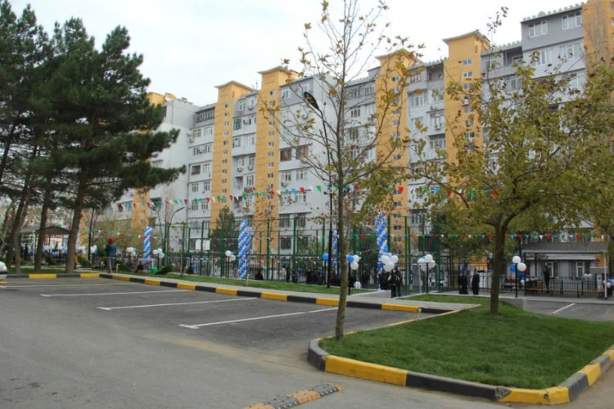 Bakıda “Bizim həyət” layihəsi çərçivəsində daha bir həyət abadlaşdırılıb - FOTO Bakıda “Bizim həyət” layihəsi çərçivəsində daha bir həyət abadlaşdırılıb - FOTO