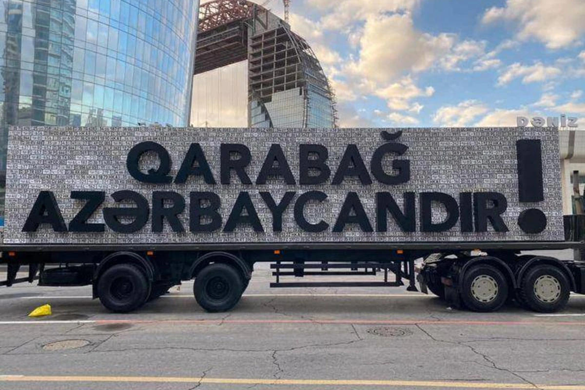 Azərbaycan Ordusunun məhv etdiyi düşmən texnikalarının nömrələrindən ibarət lövhə hazırlanıb - FOTO