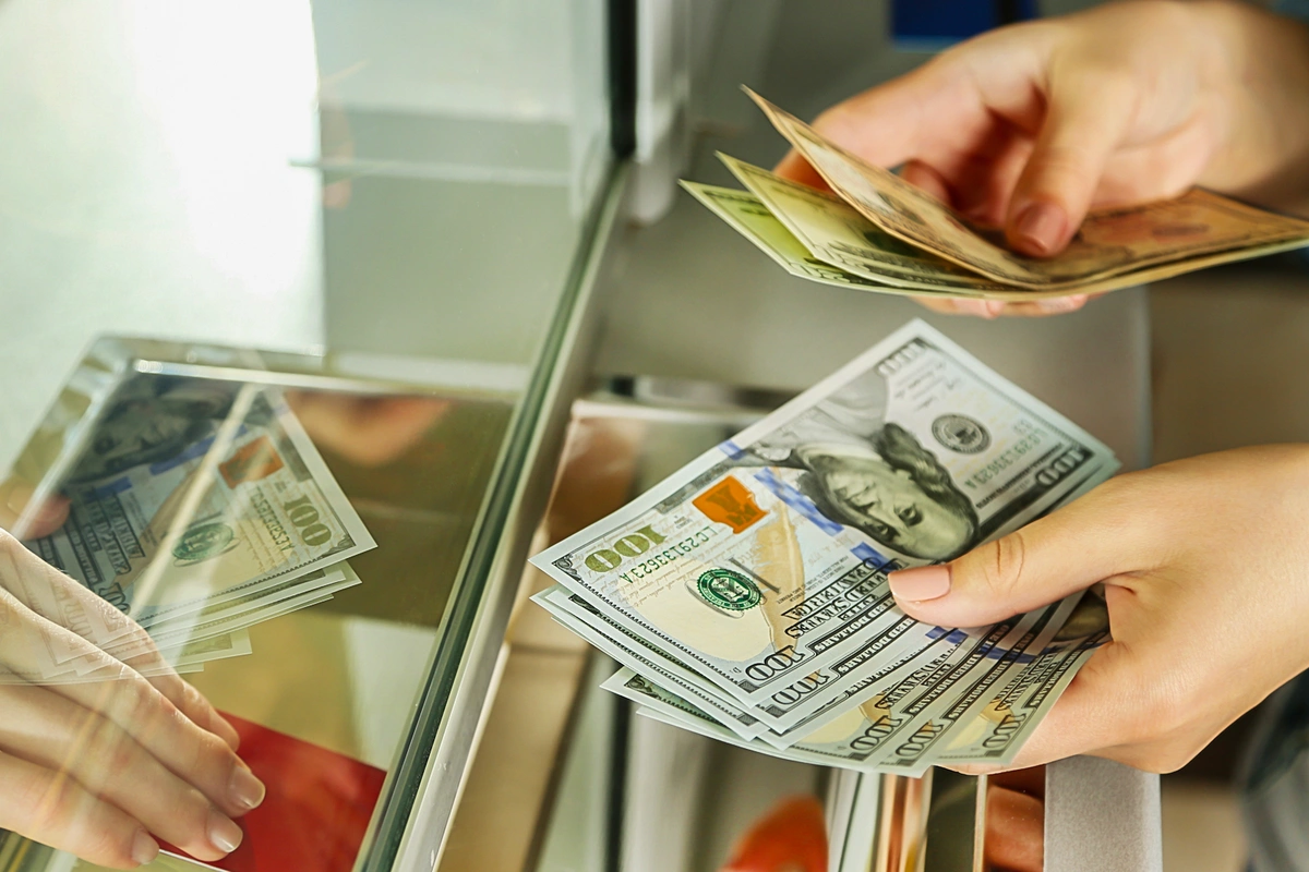 Noyabrda regionda yalnız Azərbaycan manatı dollar qarşısında möhkəmlənib