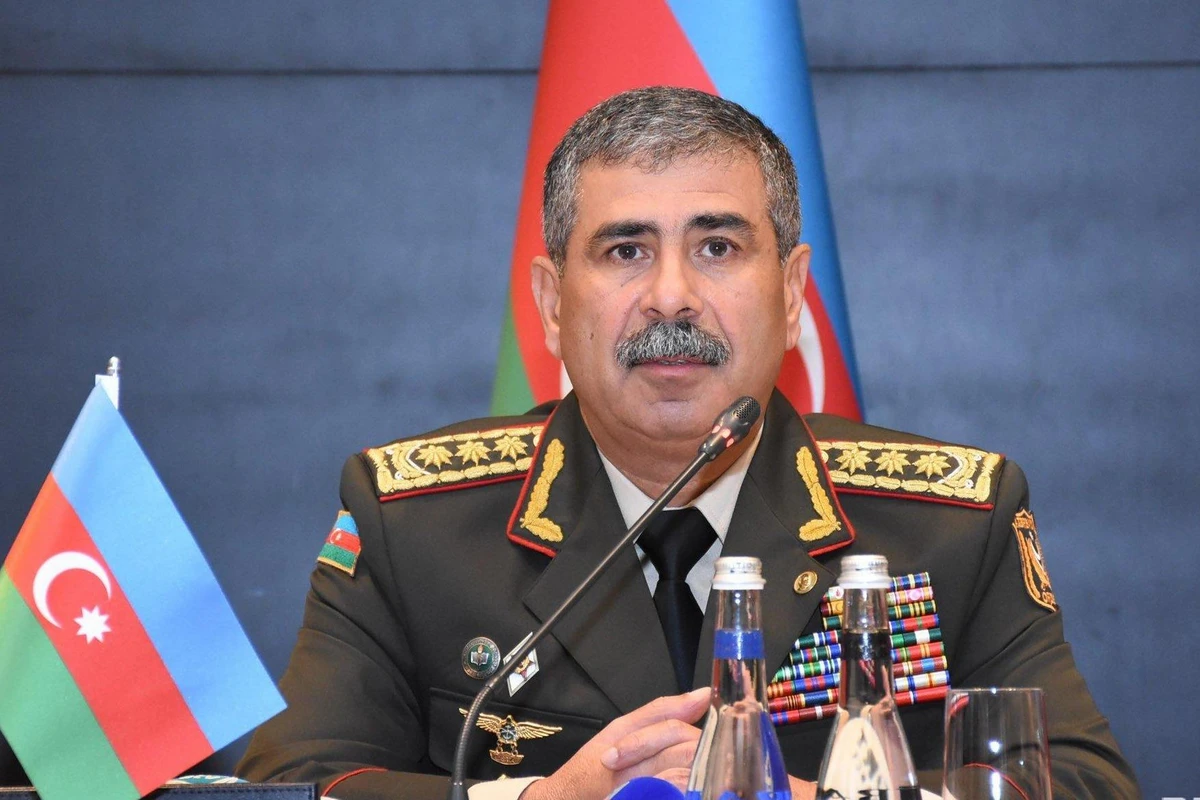 Zakir Həsənov Zəfər paradında Azərbaycan və Türkiyə prezidentlərinə raport verib