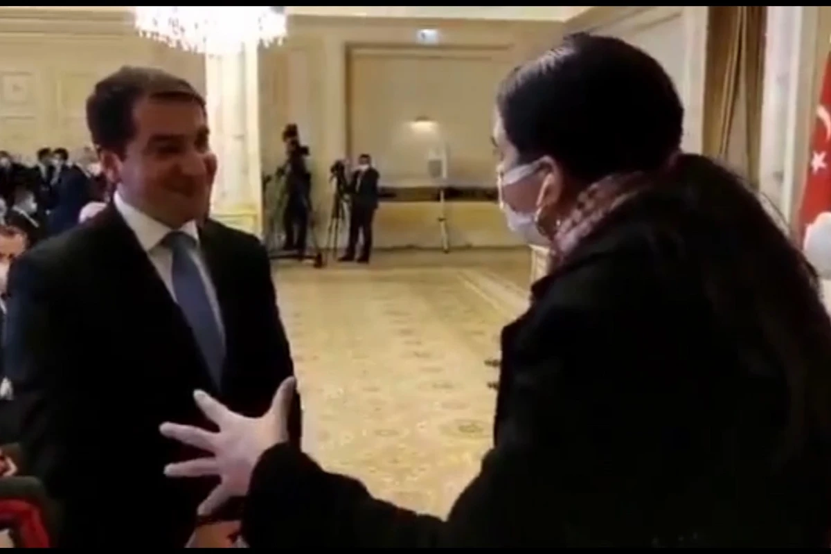 Hikmət Hacıyev və Fulya Öztürk müharibədən sonra yenidən görüşdülər - VİDEO Hikmət Hacıyev və Fulya Öztürk müharibədən sonra yenidən görüşdülər - VİDEO