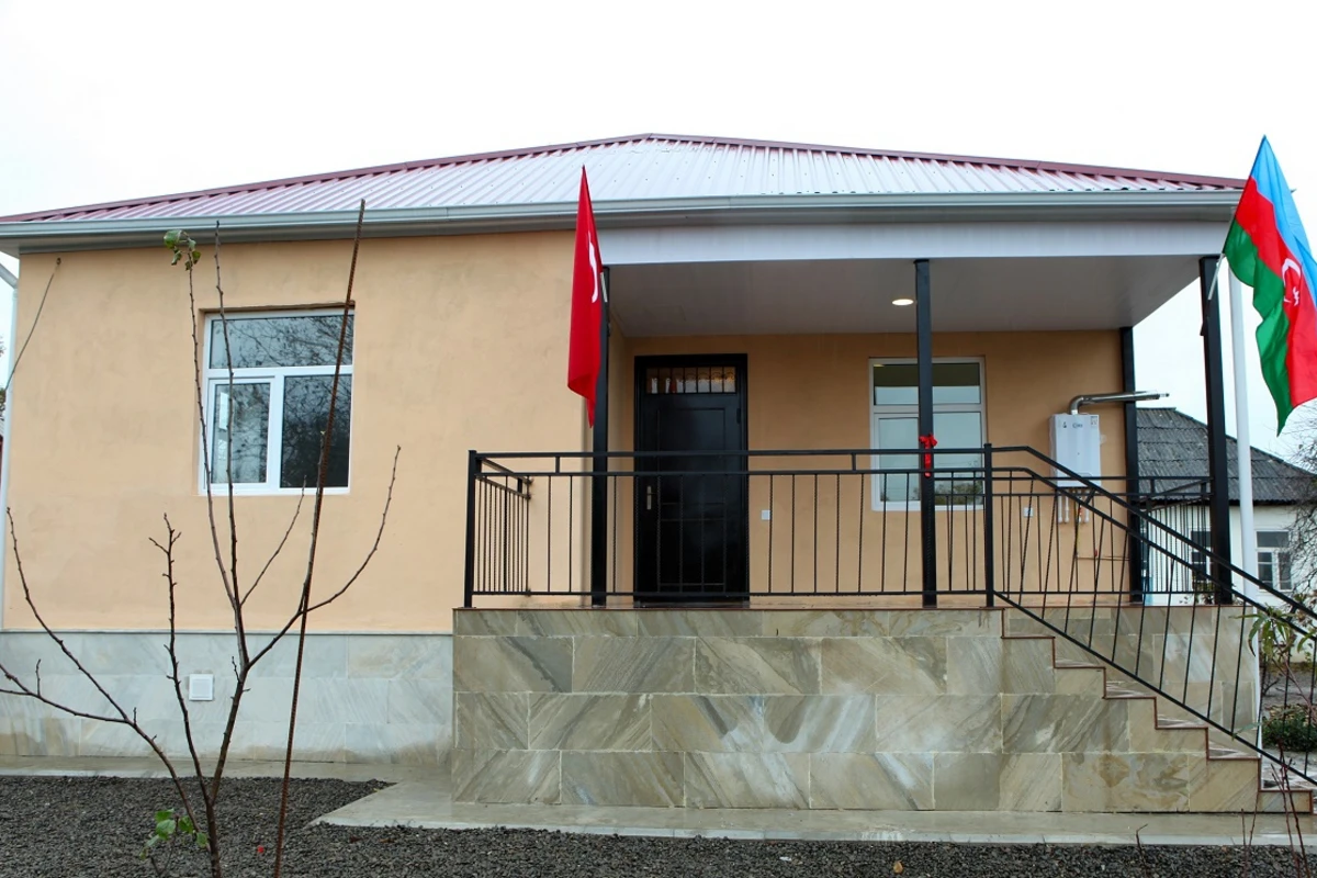 Daha 35 şəhid ailəsi və Qarabağ müharibəsi əlilinə ev verilib - FOTO