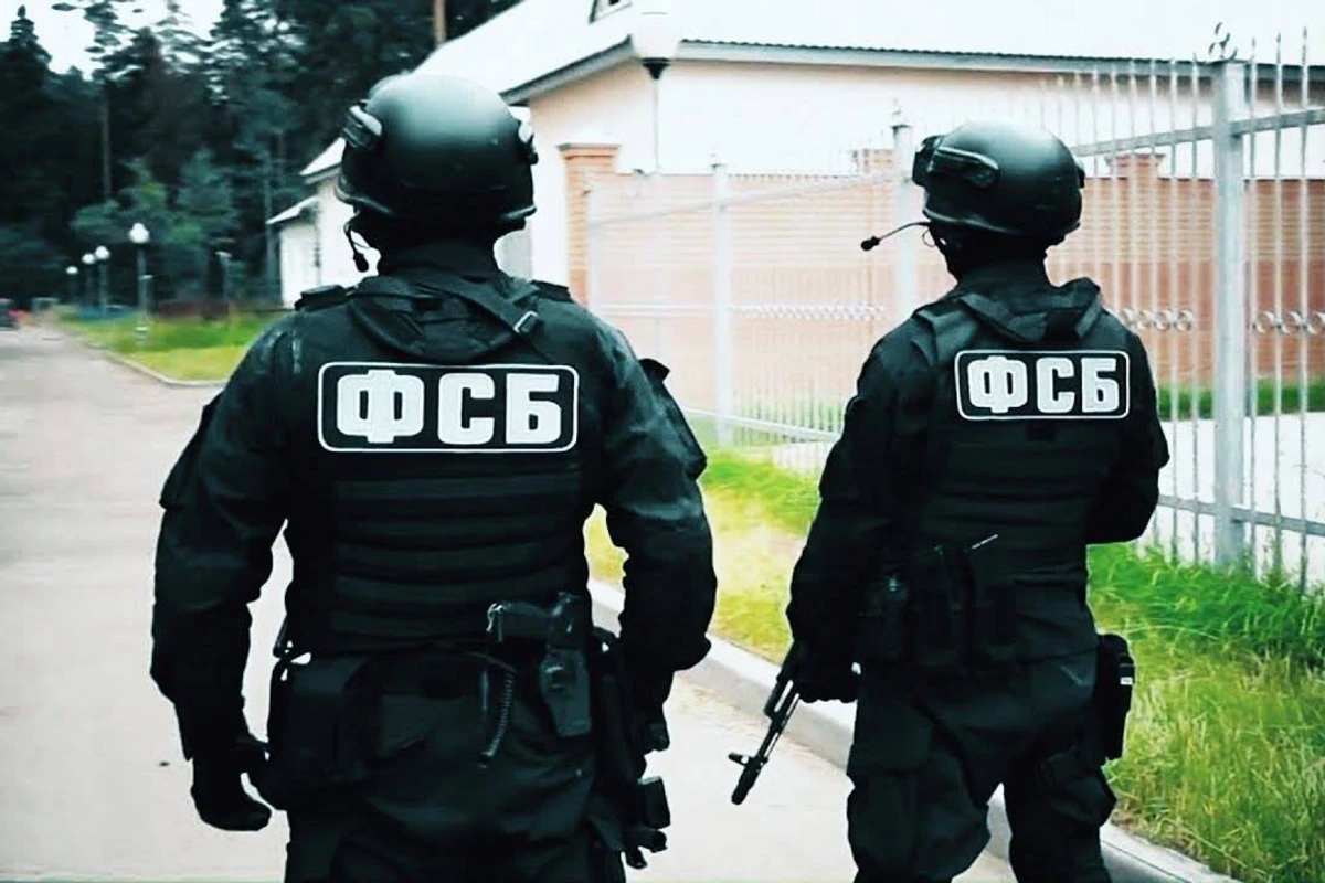 Смертник взорвал бомбу у здания ФСБ