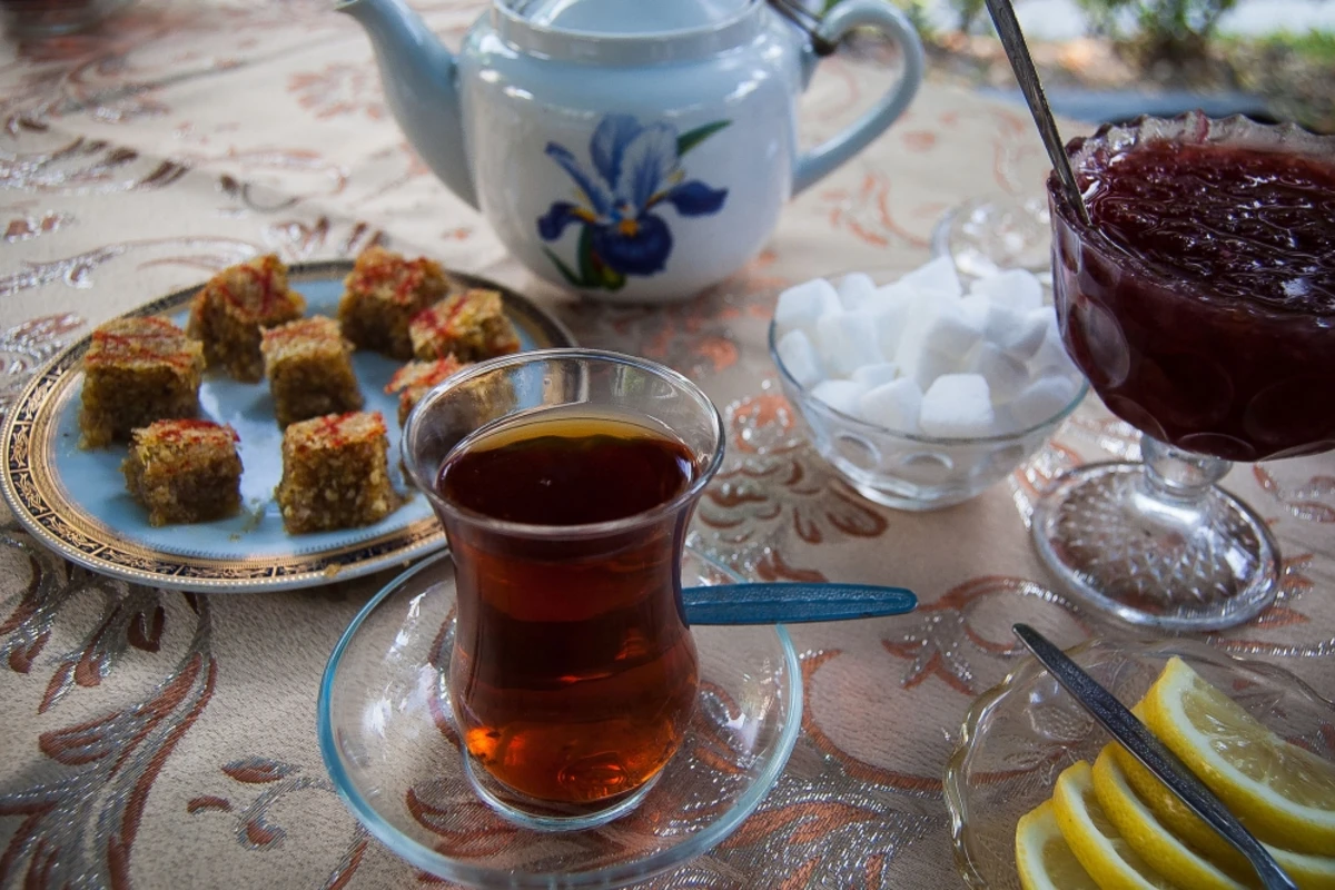 Abşeronda karantin qaydalarını pozan çay evi aşkarlandı - VİDEO