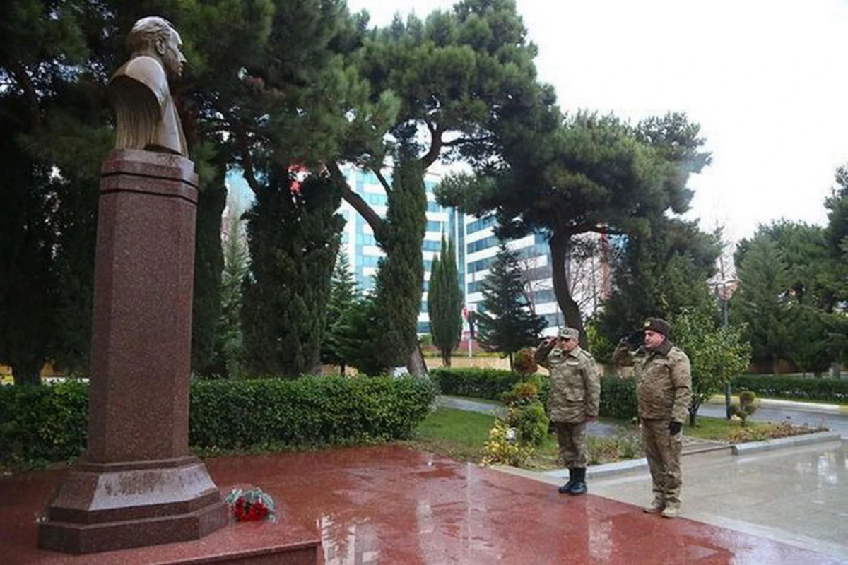 В азербайджанской армии почтили память общенационального лидера Гейдара Алиева - ФОТО В азербайджанской армии почтили память общенационального лидера Гейдара Алиева - ФОТО