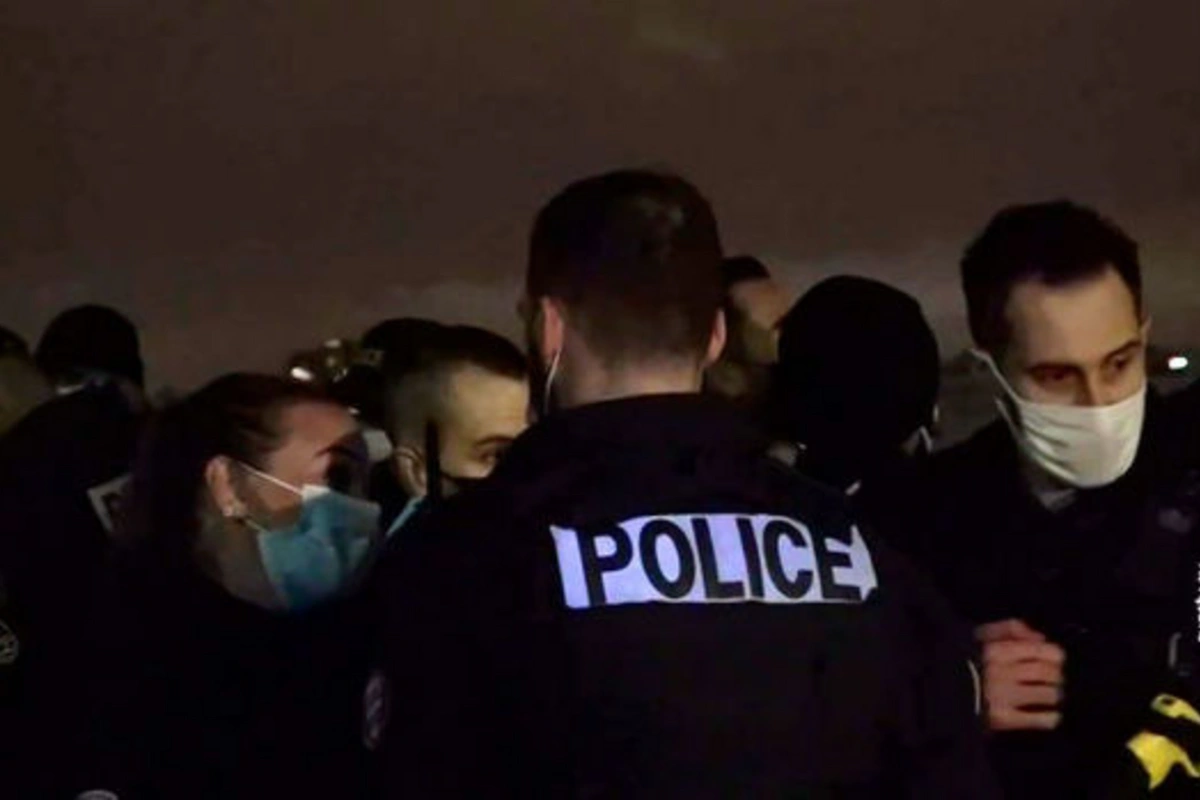 Parisdə polislər Makrona etiraz edir