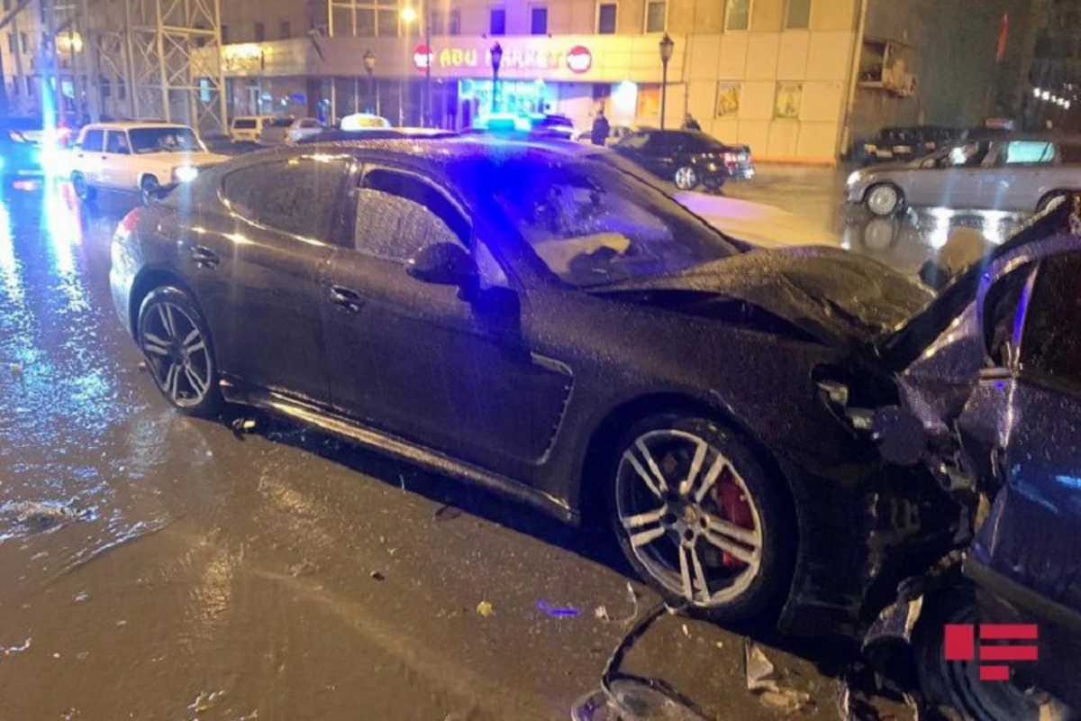 Bakıda Porsche qəza törədib, xəsarət alan var - FOTO