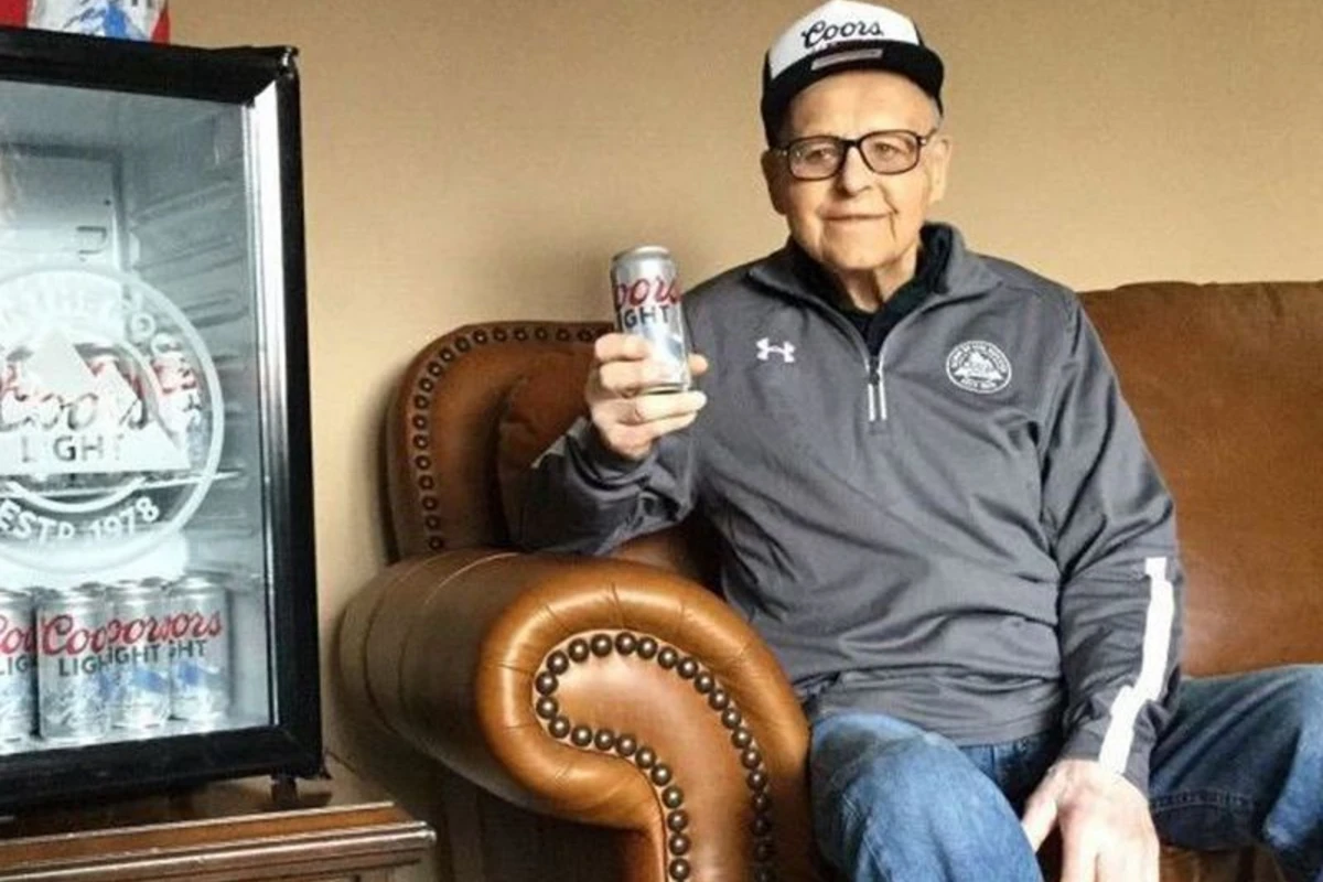 103-летний ветеран назвал секретом своего долголетия пиво