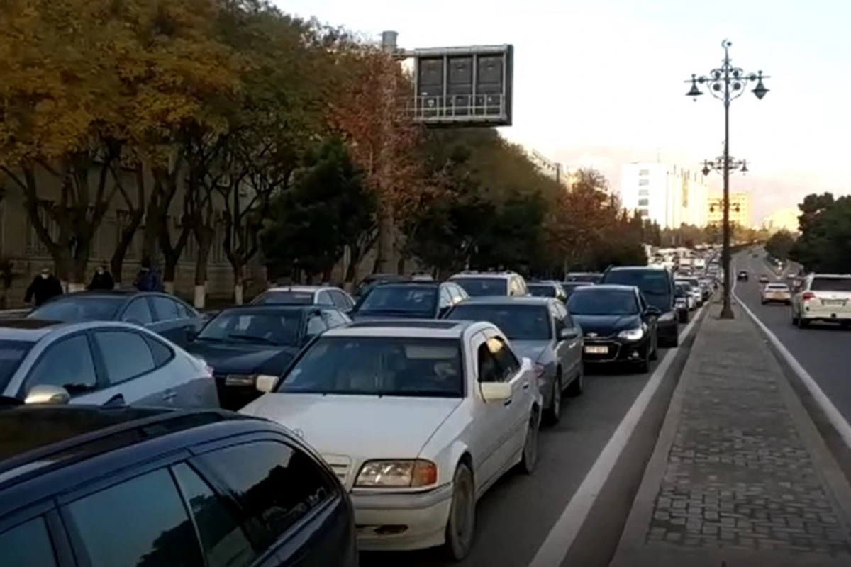 Bakıda yaranan avtomobil sıxlığının səbəbi bilindi - VİDEO