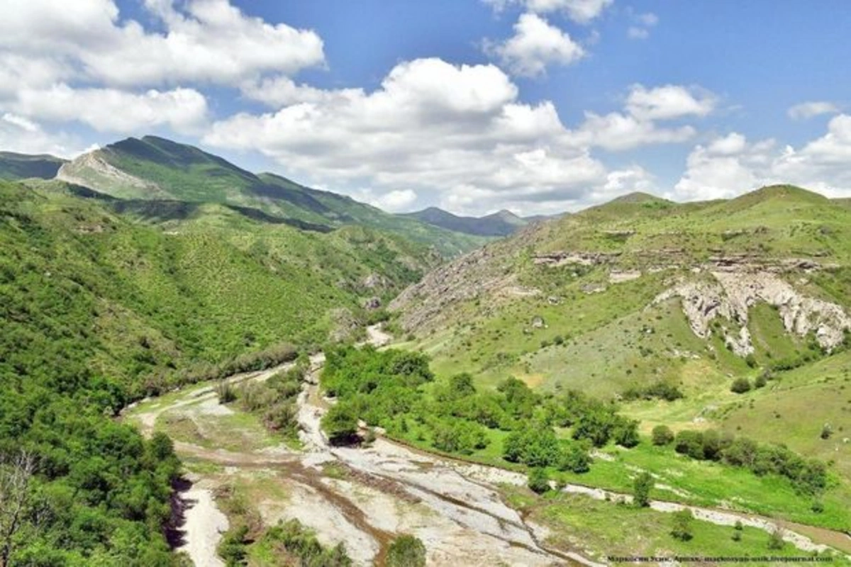 Bayrağımız Laçın-Sünik sərhədində dalğalanır - FOTO