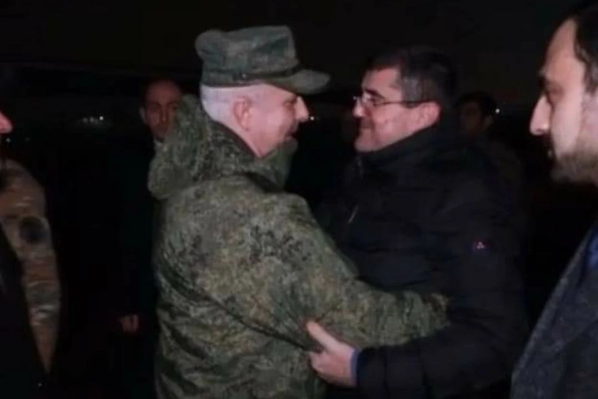 Muradovla Araikin müzakirələrə səbəb olan qucaqlaşması... Muradovla Araikin müzakirələrə səbəb olan qucaqlaşması...