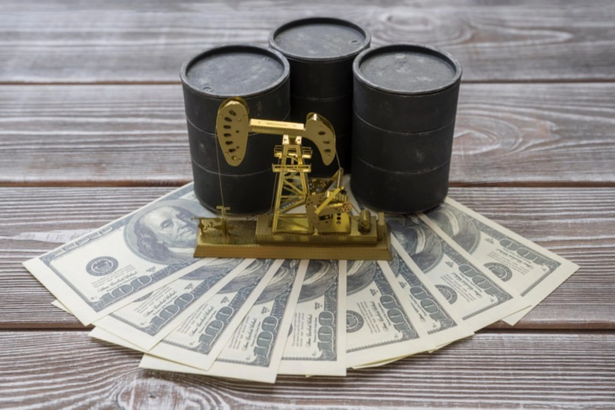 Dollar zəifləyərkən neft bahalaşdı