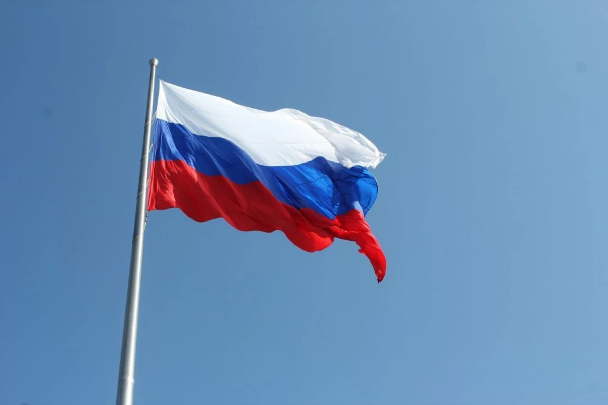 Флаг России не появится не олимпиадах и чемпионатах до конца 2022 года
