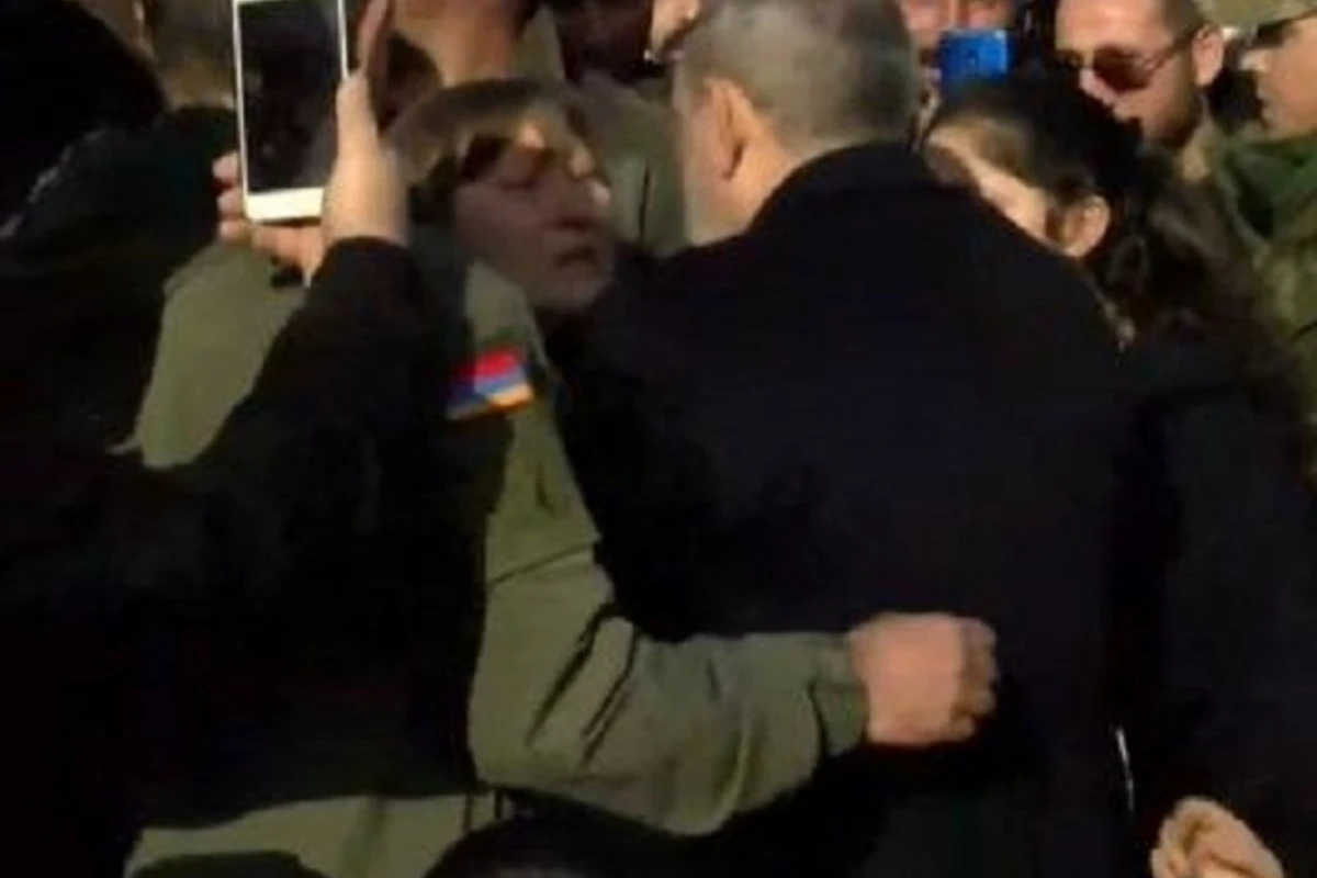 Мать погибшего армянского солдата Пашиняну: Твой сын здесь, а мой в могиле